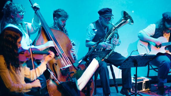 FELINHELLI: Y Mwrllwch - ble mae Gwyddelig yn cwrdd a Klezmer (Amid the Mirk Over the Irk - When Irish Meets Klezmer)