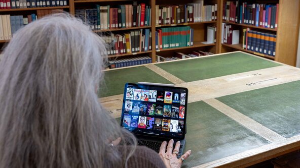 Ein Filmabend zuhause? Die ZB bietet auch Zugang zu Streaming-Plattformen und Filmen auf Disc