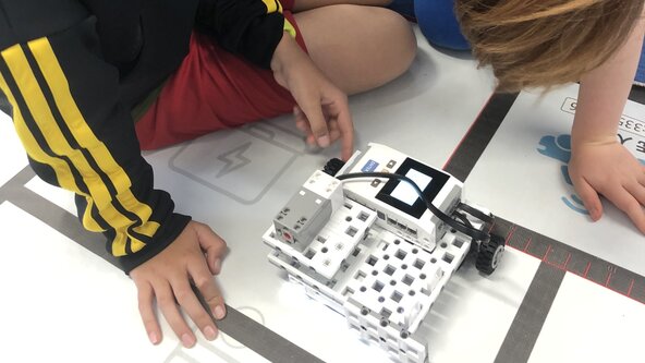 Elementary Division April - May GRE Robotics Sessions - Ages 8-12 (12:30-14:00)