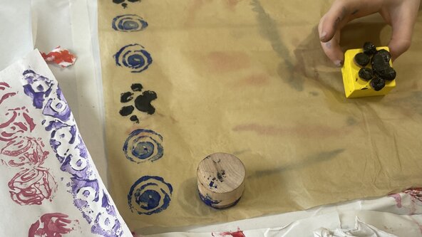 KIDS CHRISTMAS: Gift Box Decoration & Wrapping Paper Printing Workshop (aged 7 - 11)