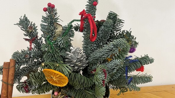 KIDS CHRISTMAS: Wreath and mini tree workshop (aged 7 – 11)