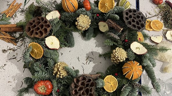 CHRISTMAS: Wreath-making workshop (morning) (Adult)