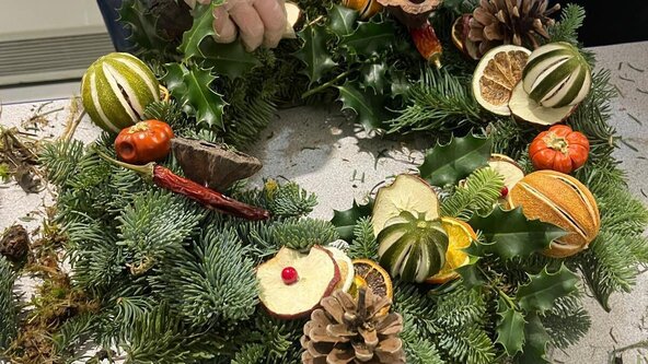 Christmas Adults: Christmas wreath-making workshop (evening)