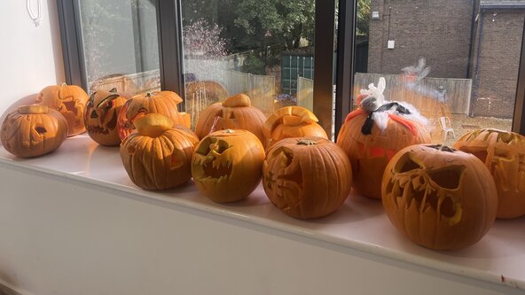 HOLIDAY: Pumpkin Carving (aged 7 – 13)