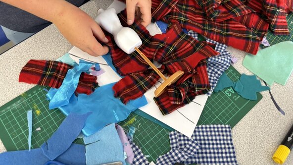 HOLIDAY: Design Your Own Wearable Costume! (aged 7 – 13)