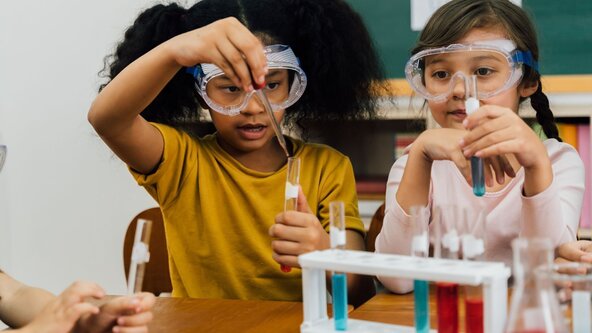18/27 - Experimente in der Kita: Naturgesetze spielerisch erforschen