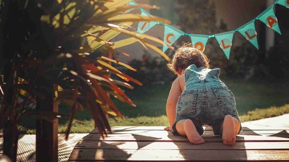 82/26 - Krabbeln macht klug! Ohne Bewegung keine Bildung