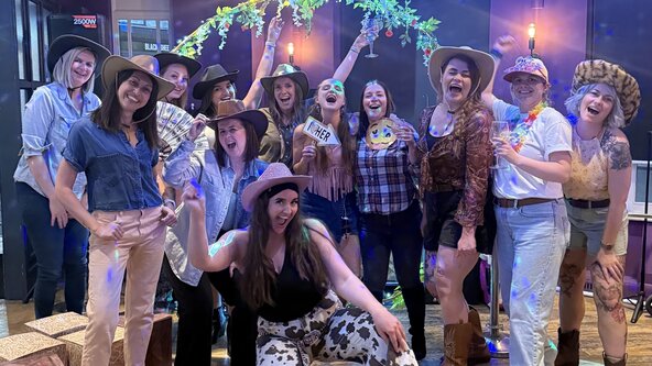 Glass & A Class: Line Dancing Class in Reading, Berkshire (Prosecco option) ~ 28 May | 6:45-8:30pm