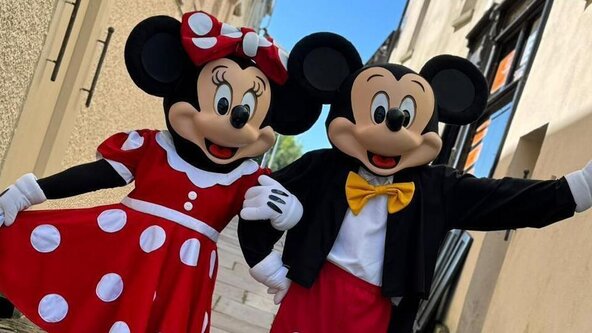 MINNIE AND MICKEYS END OF TERM PARTY!