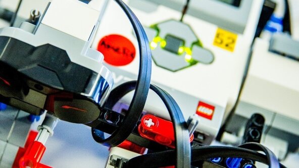 Lego - Family Battle Cars using LEGO Robotics (for families with children 6-9 yrs) @ Fullwell Cross Library (Hainault Room)