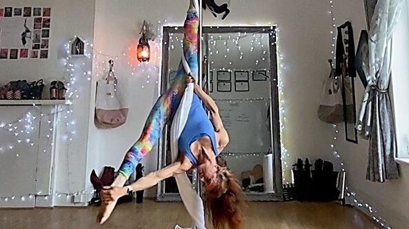 "POLKS" class (Pole and Silks) -  MIXED ABILITIES - in studio