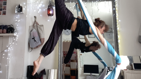 AERIAL SILKS class (beginner to high beginner level) - in studio 