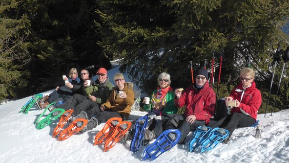 Snowshoe Further - walk further, see more / Raquettes - marcher plus loin et voir plus