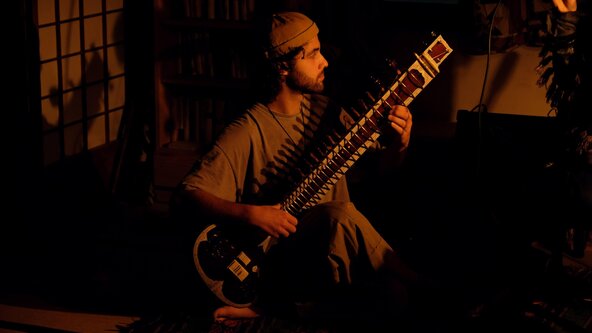 Monday CI Jam + live music with Tommy Khosla