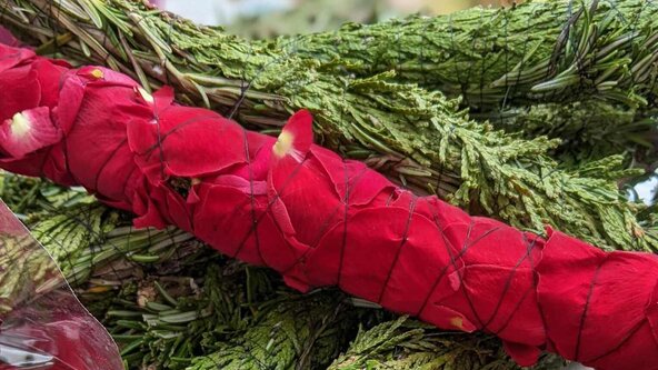 HEDGEROW MAGIC: CRAFTING HERBAL SMUDGE STICKS