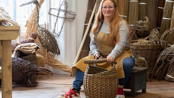 Weave Your Own Willow Star & Festive Small-Plates