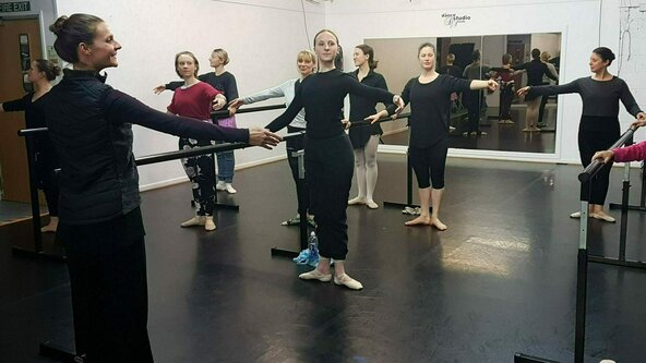 Morning Ballet with Laura Hatton (Intermediate/Advanced)
