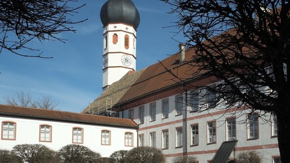 Yogatage in Kloster Beuerberg 19.11. - 22.11. inkl. Übernachtung & Halbpension ✵ mit Petra