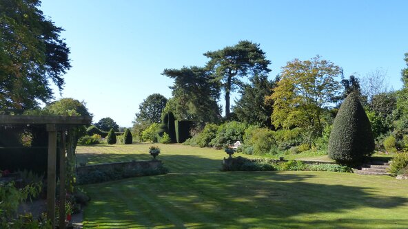 Luctons and the Priest House, West Hoathly