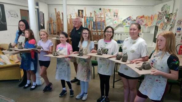 Kids play with clay Club 7-12 yrs (JUNE/JULY)