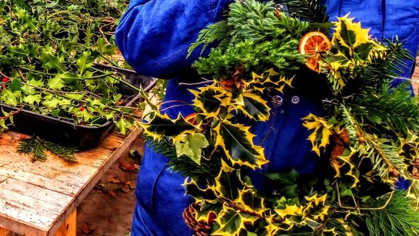 Make a Rustic Christmas Wreath