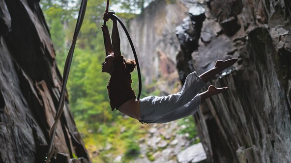 Hoop Dynamics with Freya Pellie