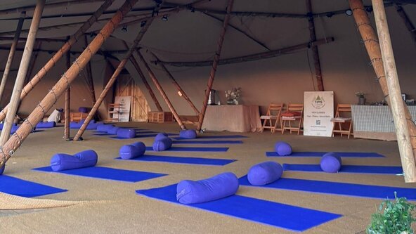 Pregnancy yoga and hypnobirthing in the Tipis