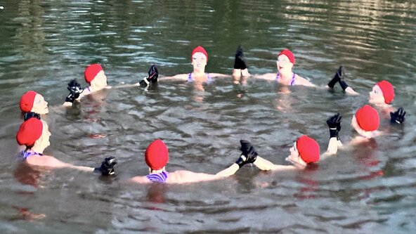 Beginners Synchronised swimming 