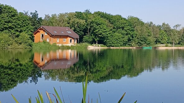  Women's Luxury 3 night Yoga Weekend in the Cotswolds with huge private lake -