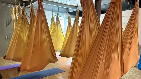 ADULT- BEGINNERS AERIAL YOGA