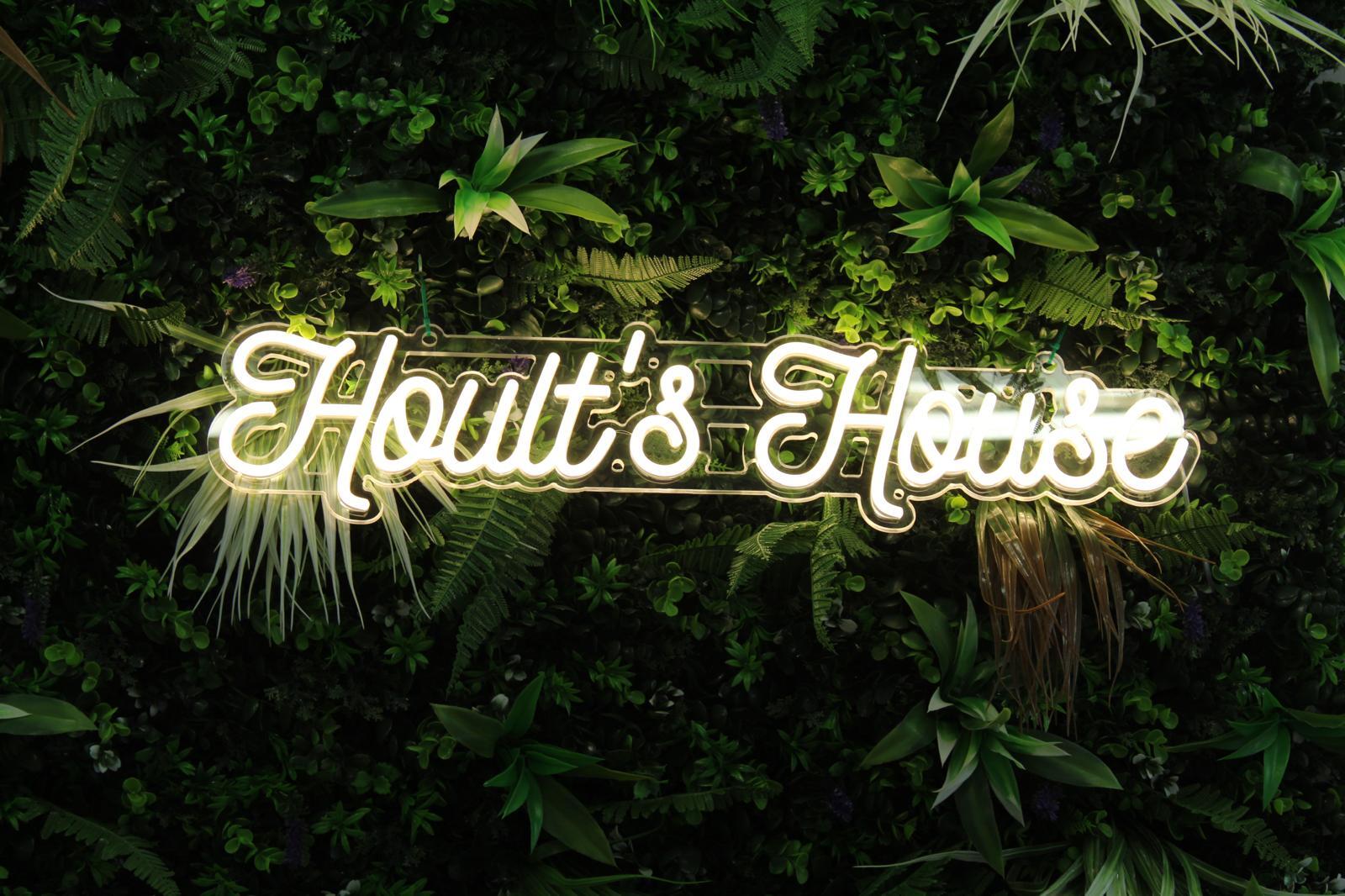 Hoult's House Play Village Limited